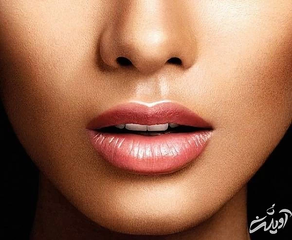 داشتن لب های برجسته بدون عمل برجسته سازی لب با آرایش